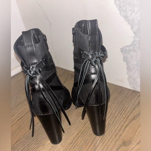 Revolve Steven Madden Gaybel Bootie in Black Nubuck women’s size 7 - Picture 5 of 11